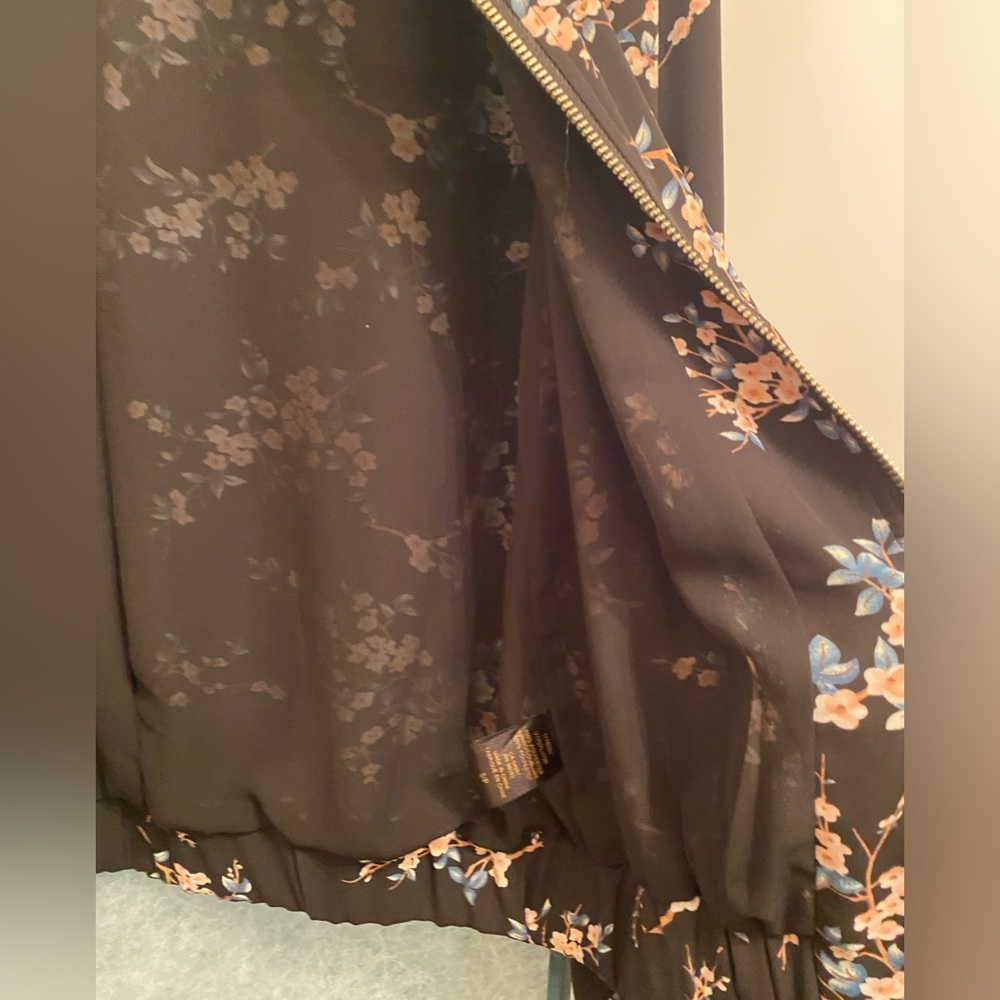 Floral Jacket Blouse size small. - Picture 5 of 5